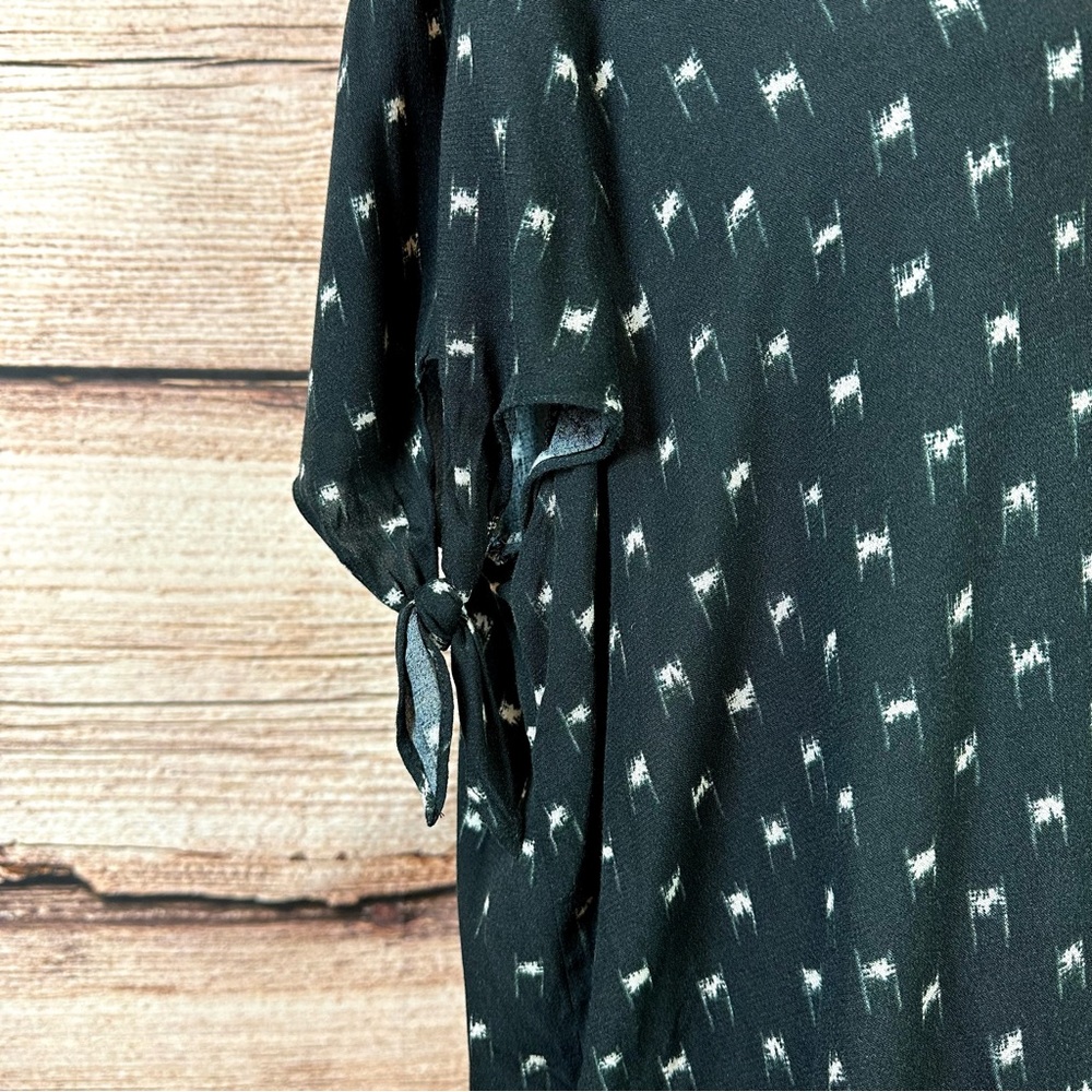 Universal Thread Women’s Rayon Black Abstract Geo… - image 4